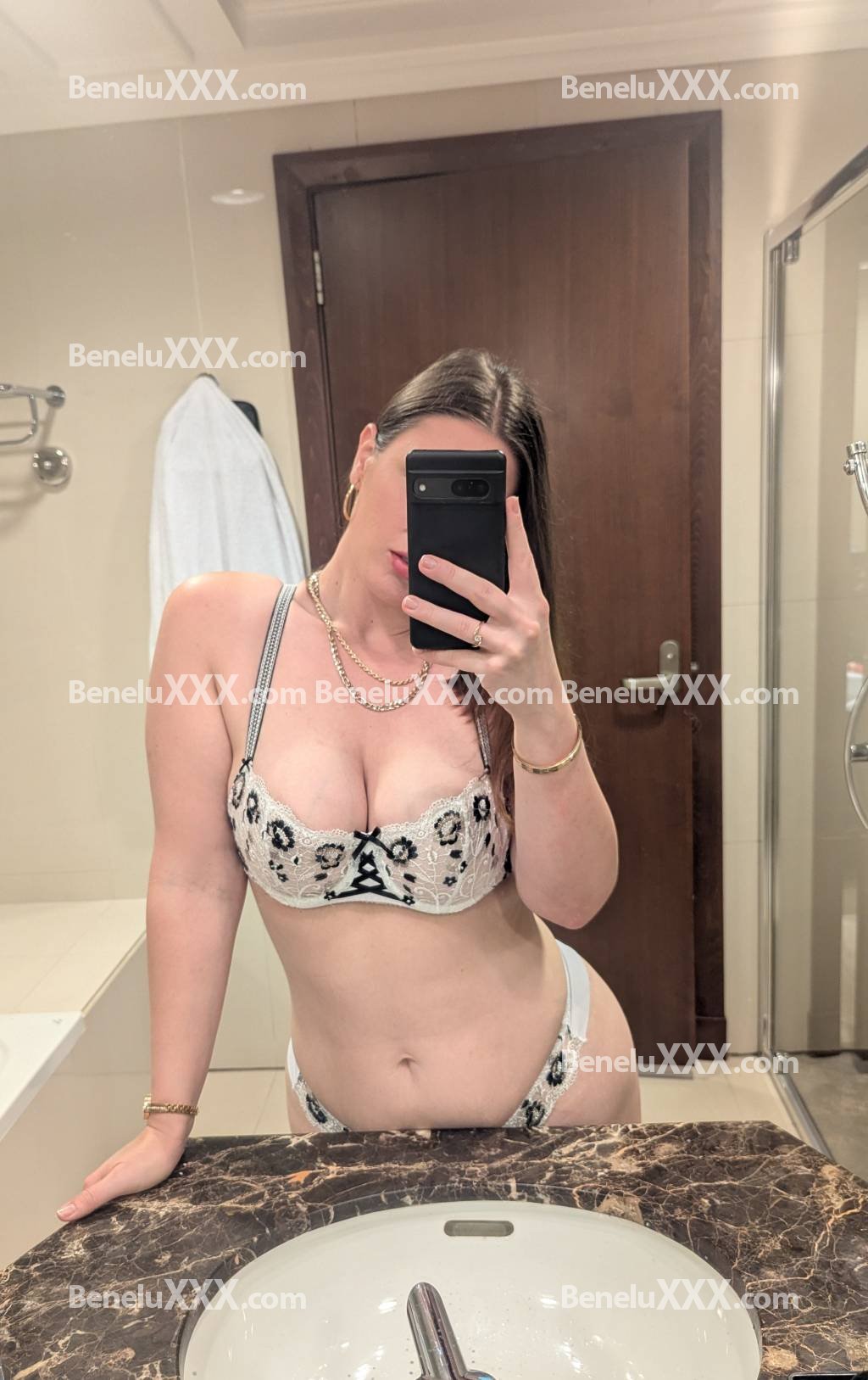Khloe Roy escort girl à Bruxelles @ beneluxxx.com
